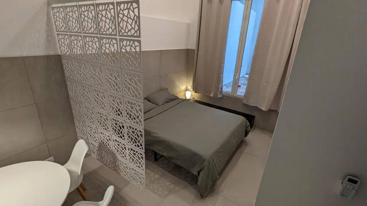 Valona 101 - Elegant Loft Apartment Bari