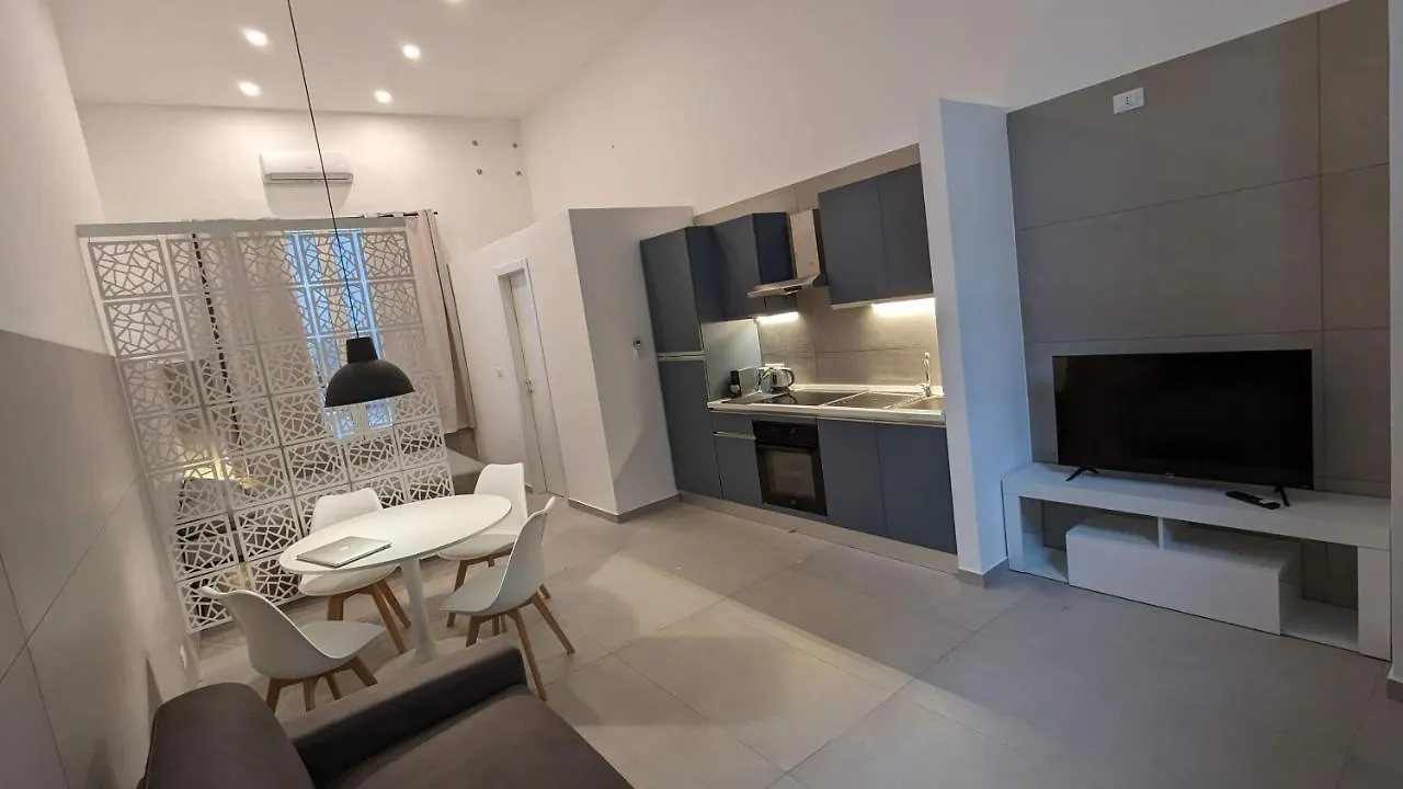 Valona 101 - Elegant Loft Apartment Bari