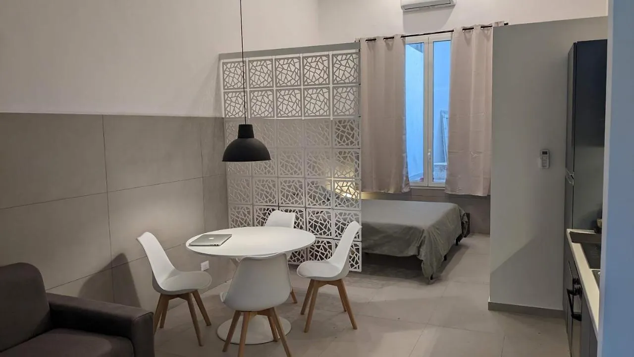 Valona 101 - Elegant Loft Apartment Bari