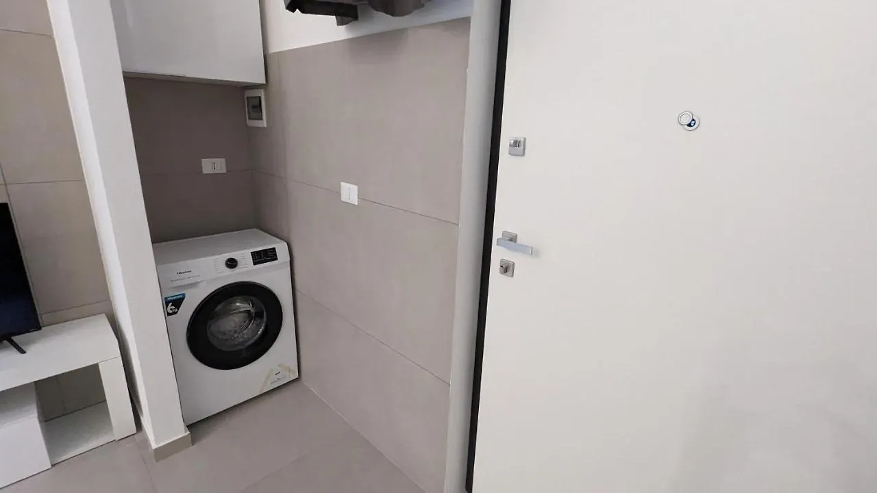 Valona 101 - Elegant Loft Apartment Bari Italy