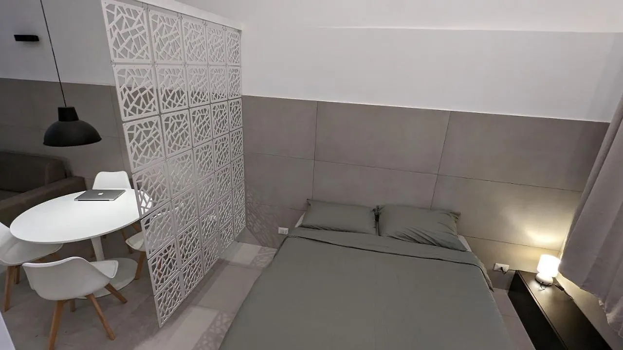 Valona 101 - Elegant Loft Apartment Bari