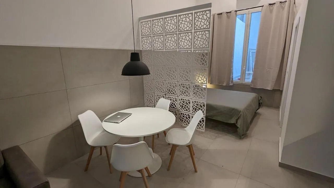 Valona 101 - Elegant Loft Apartment Bari