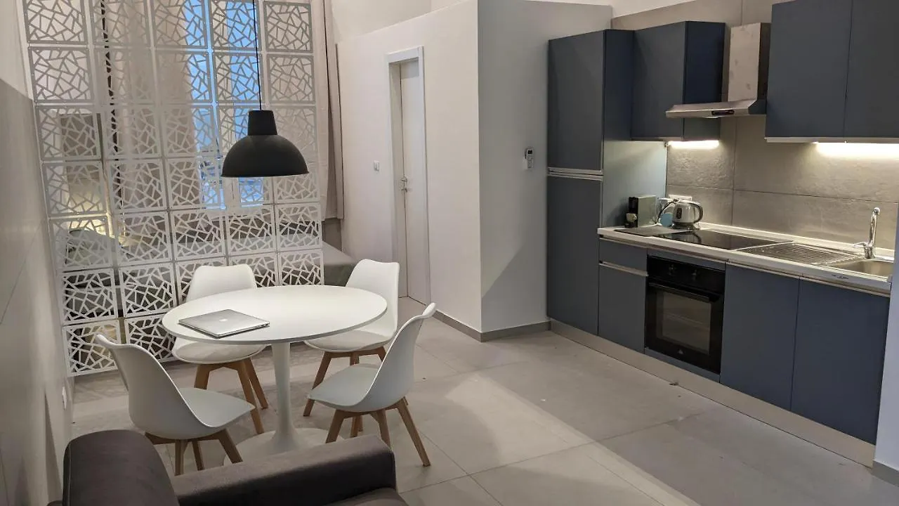 Valona 101 - Elegant Loft Apartment Bari